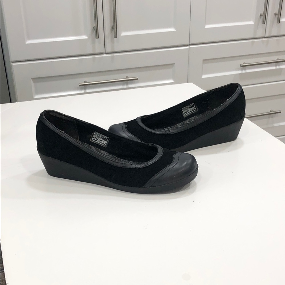 Skechers Black Wedge Shoes | Women’s Size 8 | Comfort Casual Slip-On